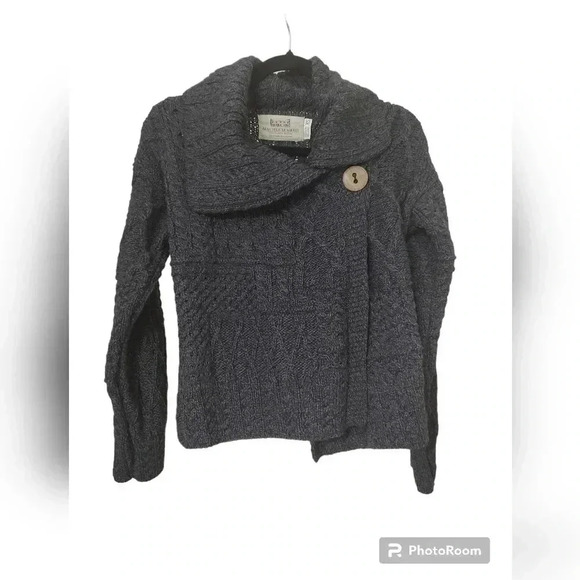 ARAN WOLLEN MILLSCardigan With Collar. 100% Marino wool - Picture 2 of 4